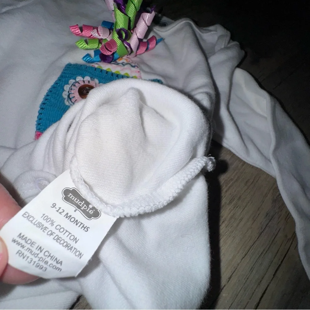 (🆓)*FREE ADD TO BUNDLE* Mud Pie White and Blue Bodysuit with Whimsical Designs